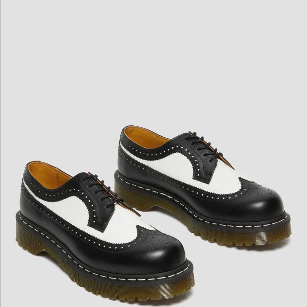 Dr Martens wingtip shoes size 8